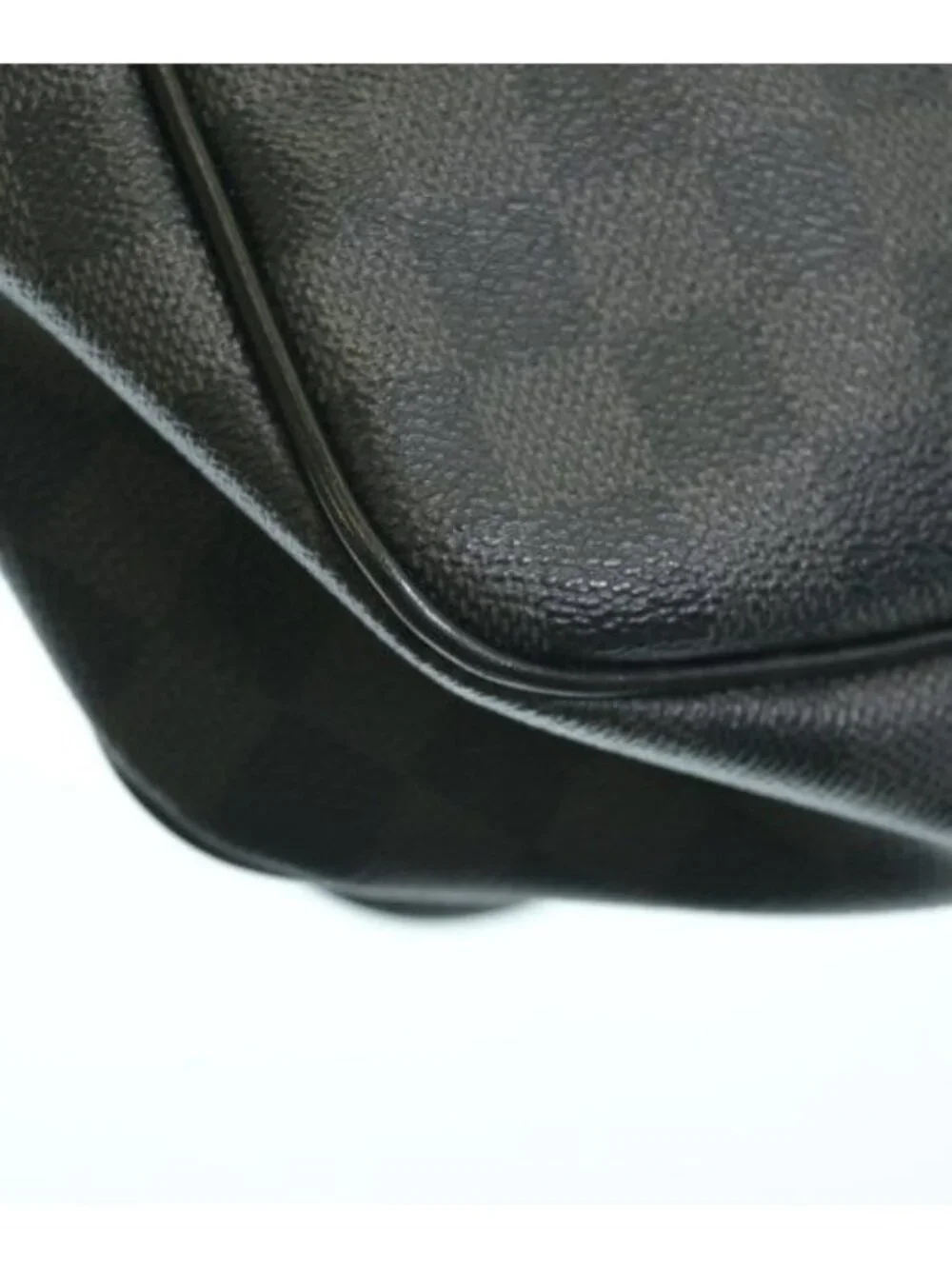 Louis Vuitton Messenger Bag